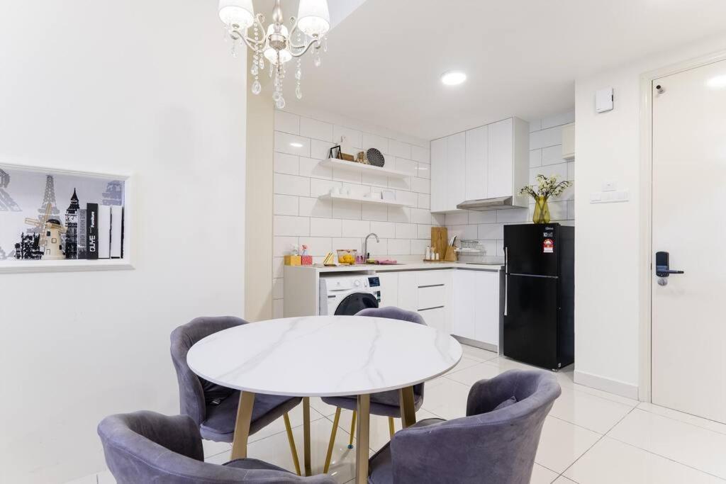 Arte Mont Kiara Duplex 4 Pax Jacuzzi Apartment Kuala Lumpur Exterior photo